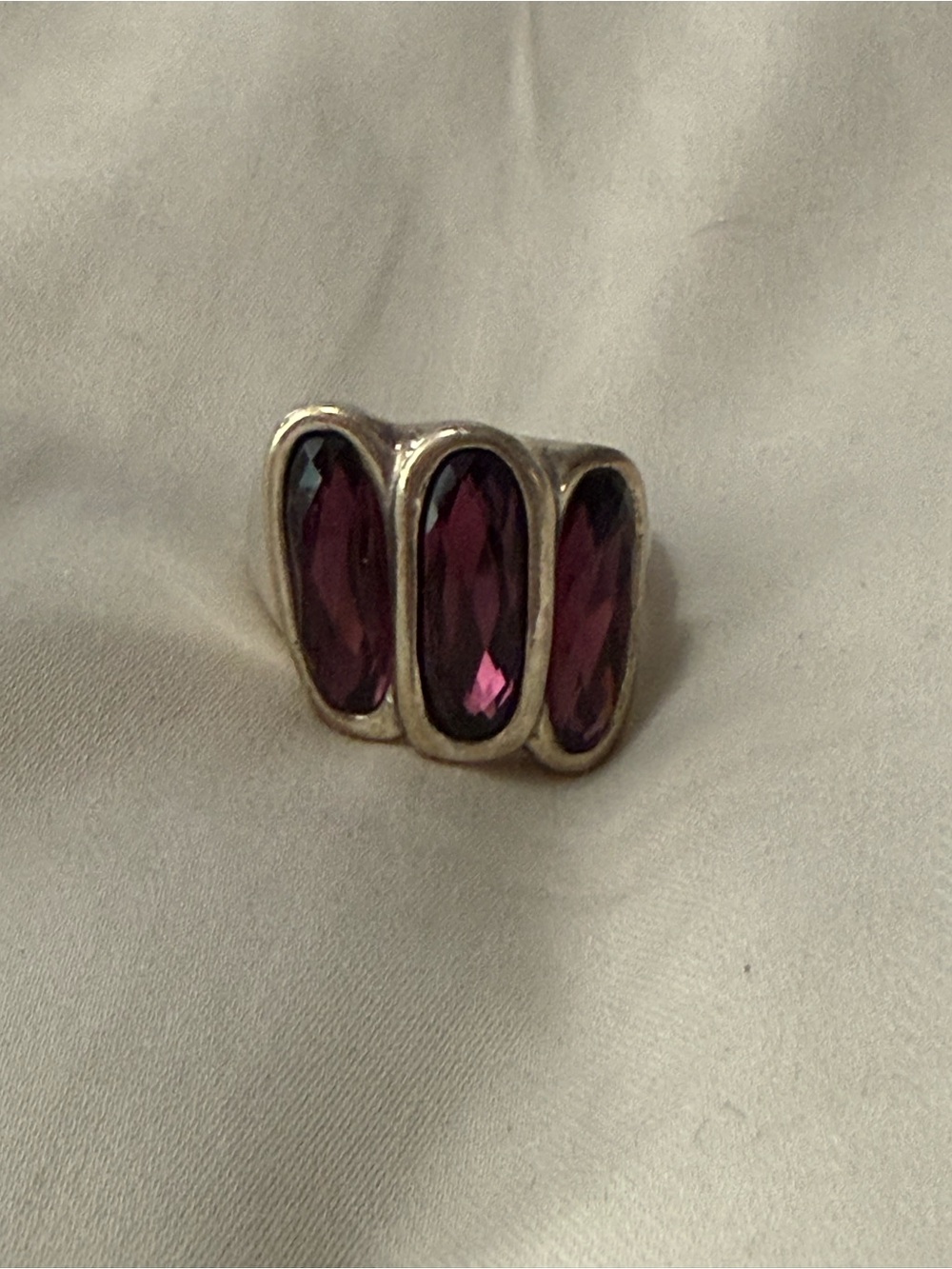 Uno de 50 Sterling Silver Ring with Three Amethyst-Colored Stones